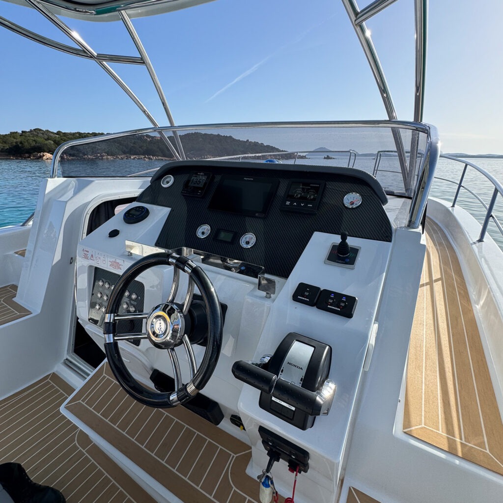 Saver 11m 2024 Dream Rental Boat (3)
