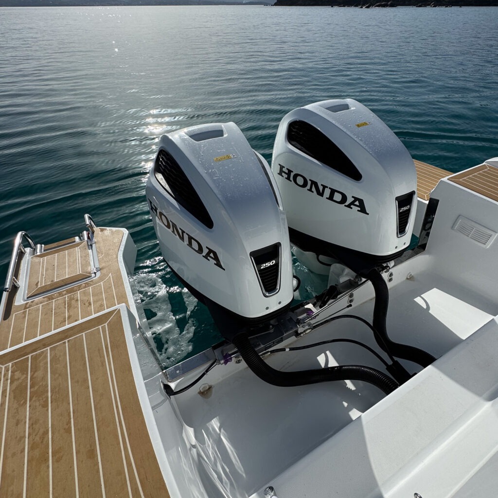 Saver 11m 2024 Dream Rental Boat (5)