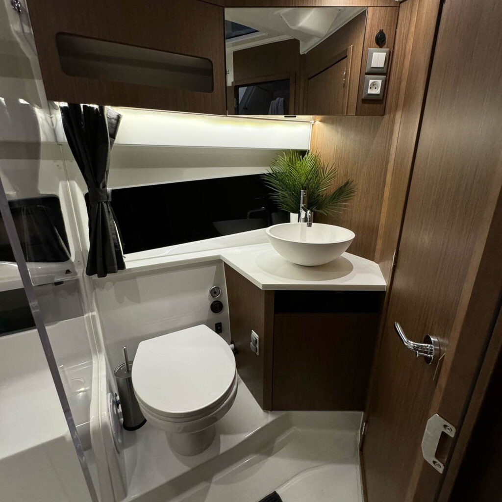 Beneteau Antares II (12)