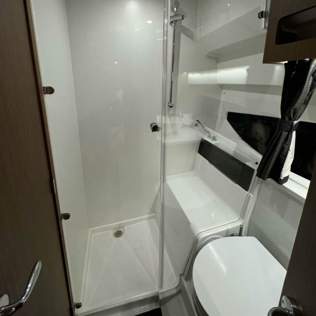 Beneteau Antares II (13)