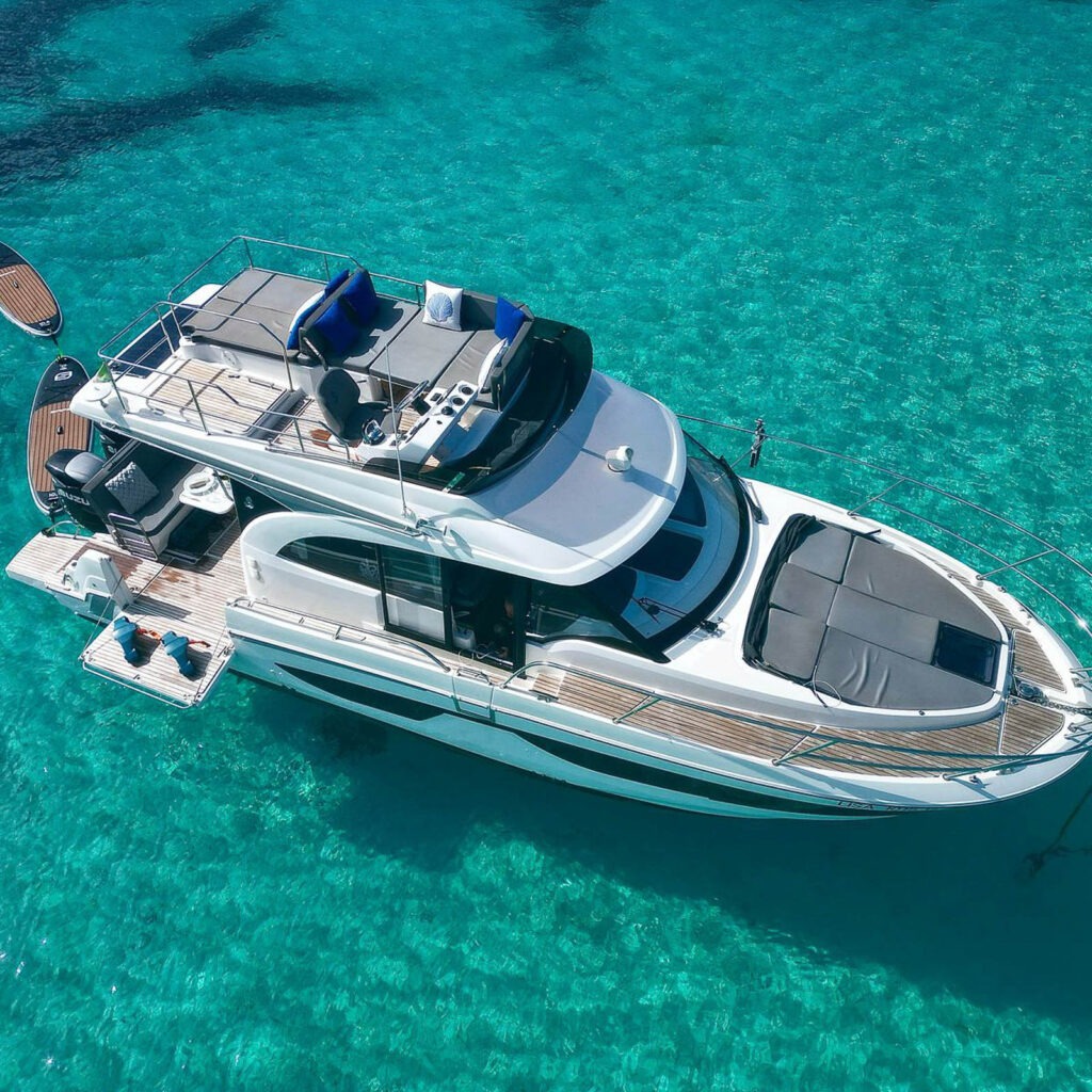 Beneteau Antares II (2)